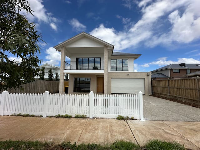 Tranquil, Golf, Forest, Mountains +Kangaroo views