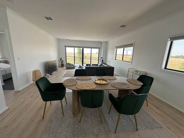 Tranquil, Golf, Forest, Mountains +Kangaroo views gallery image 3