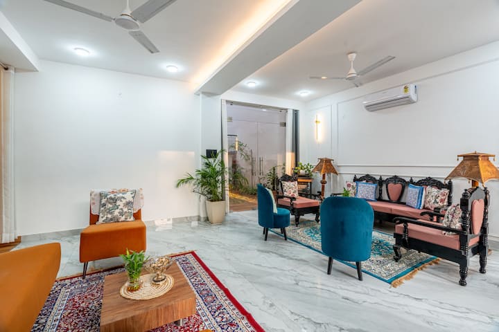 Getaway W/ Mesmerising Courtyard & A Lush Garden - Jaipur
