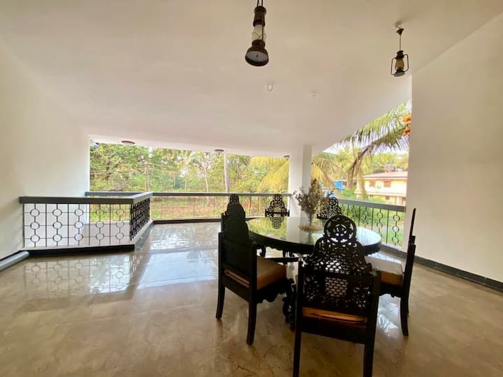 Dining area image 3