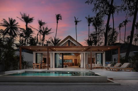 Rachel Villa - Beachfront, Luxury Pool Villa