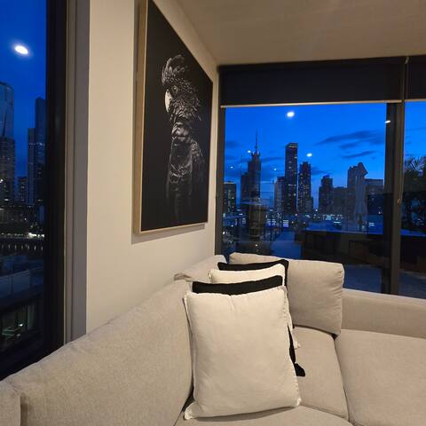 Pristine views, near parks, shops & restaurants gallery image 2