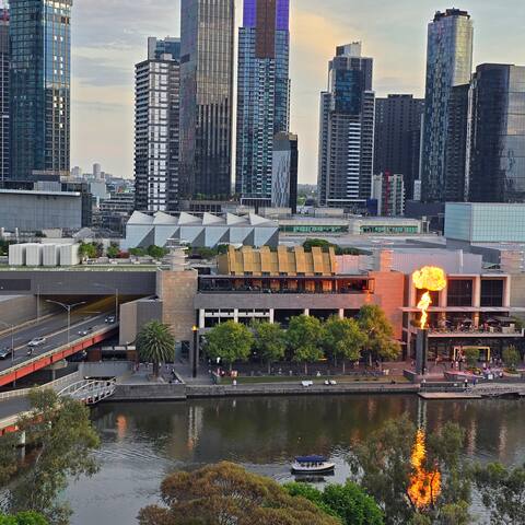 Pristine views, near parks, shops & restaurants gallery image 3