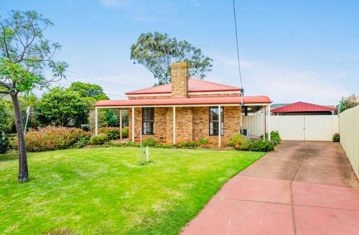 Cosy Family Beach Home