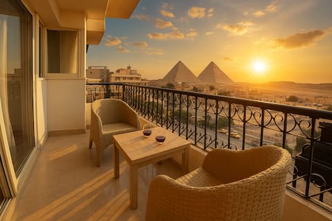 Retro Chic Pyramids View Museum Walking Distance