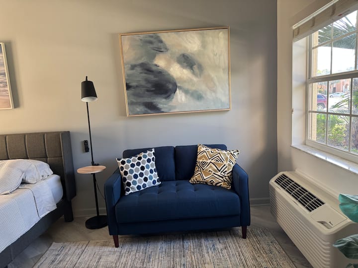 Modern Studio On Pga Golf Course + Pool & Jacuzzi - Port St. Lucie, FL