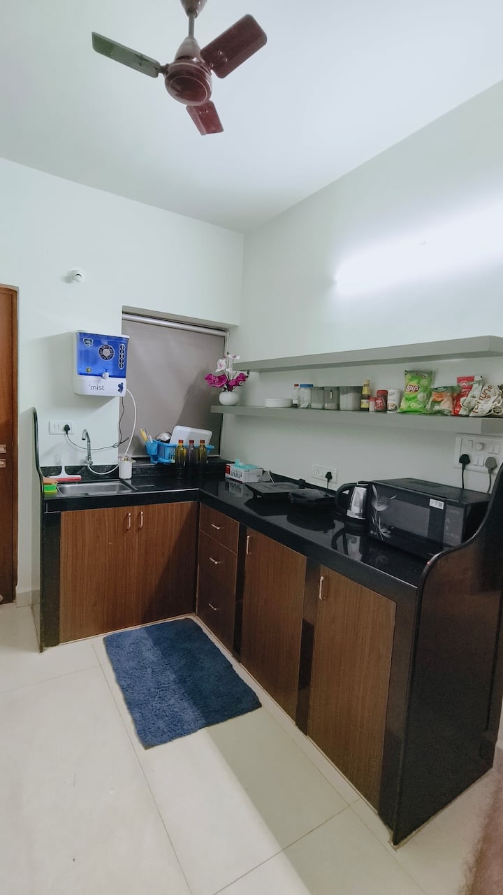 Full kitchen image 1