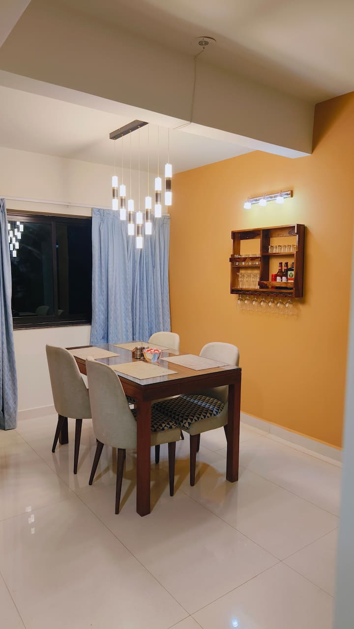 Dining area image 1