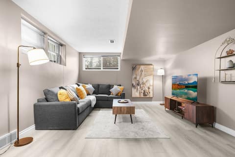 Top Airbnb: 5BR, Steps to U of A, Hospital, Whyte Ave, River in Garneau