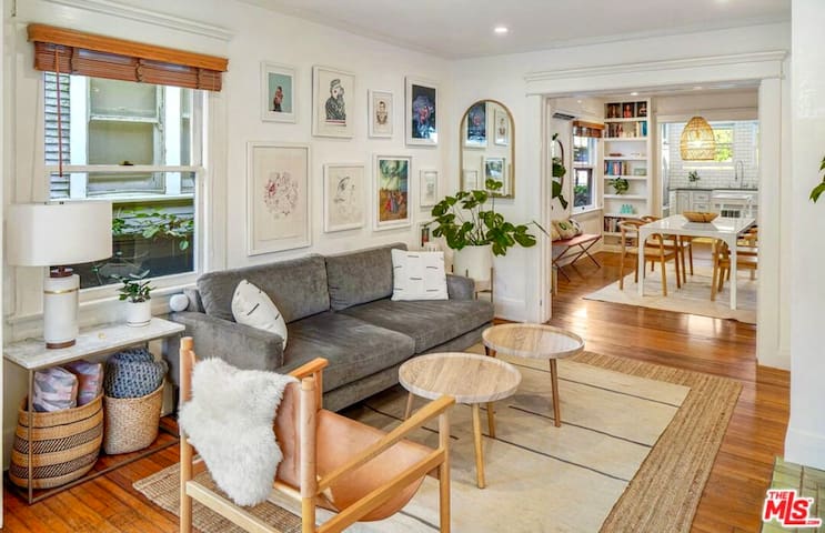 Venice Retreat, Steps to Sand, Patio, Parking