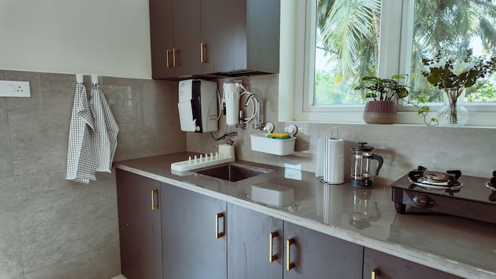 Full kitchen image 2