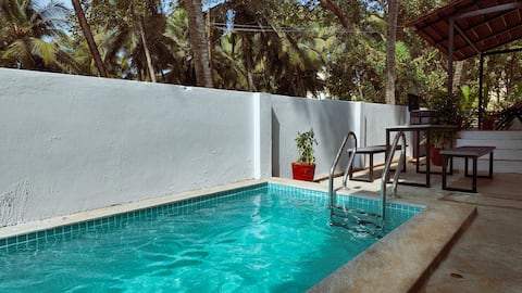 SloMo Villa - Private Pool, Field View, Beach Fun