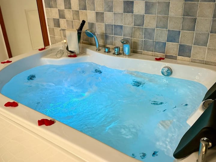 Suite Con Vasca Idromassaggio E Spa In Esclusiva - Bari