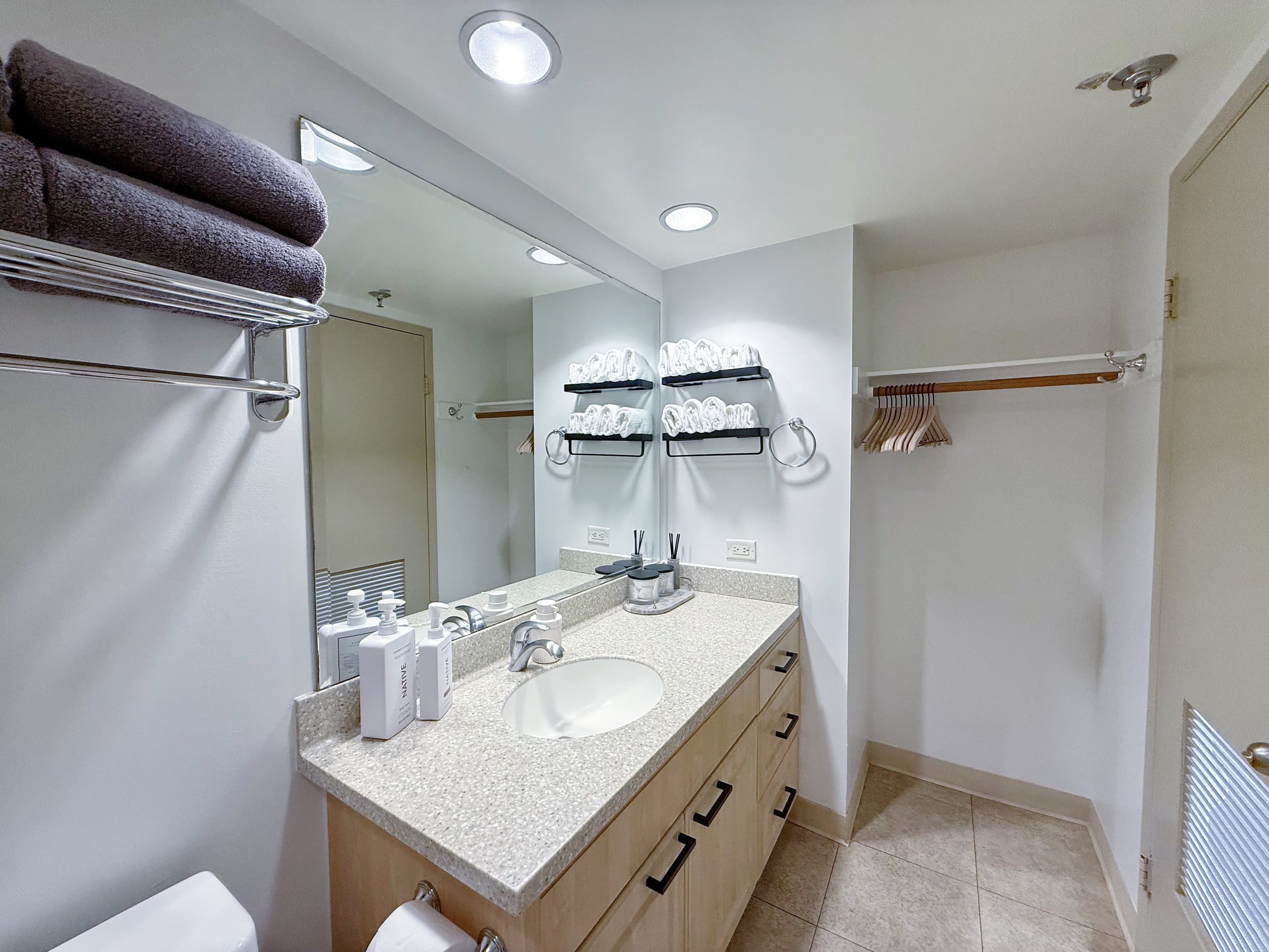 23FL-Waikiki Gem-1BR w/Partial Ocean Views - Image 25