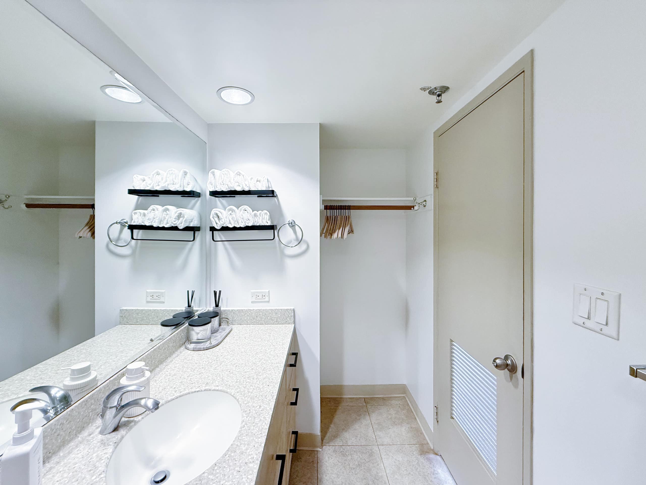 23FL-Waikiki Gem-1BR w/Partial Ocean Views - Image 27
