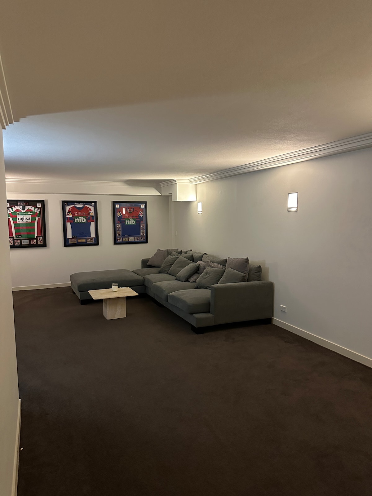 Veľká izba typu rumpus, do ktorej sa zmestia dve manželské postele, ak hosť požiada