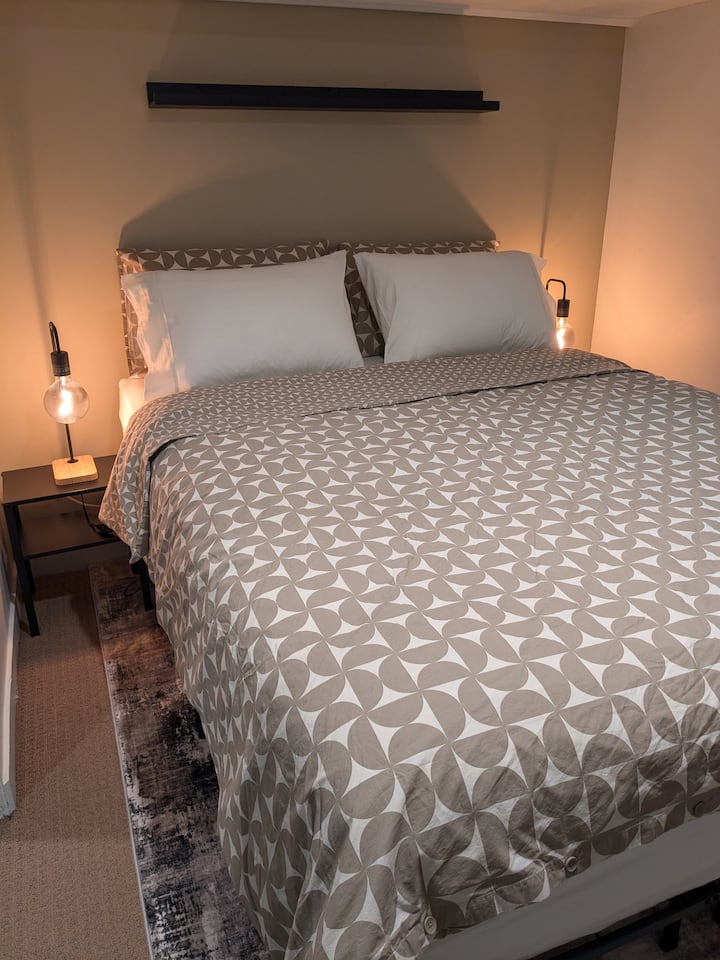 Sengen er en queen Simmons Beautyrest Platinum eurotop-madras.