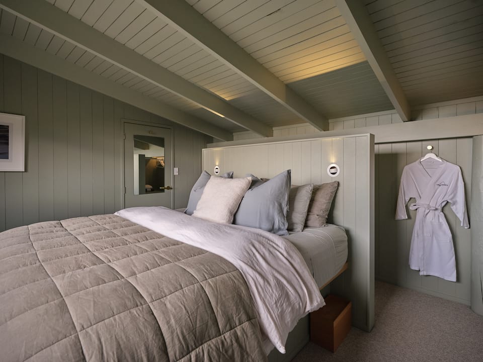 A romantic hideaway facing Lion Rock, Piha, Auckland, New Zealand, photo 10 of 10