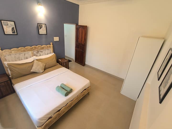 Bedroom 1 image 2