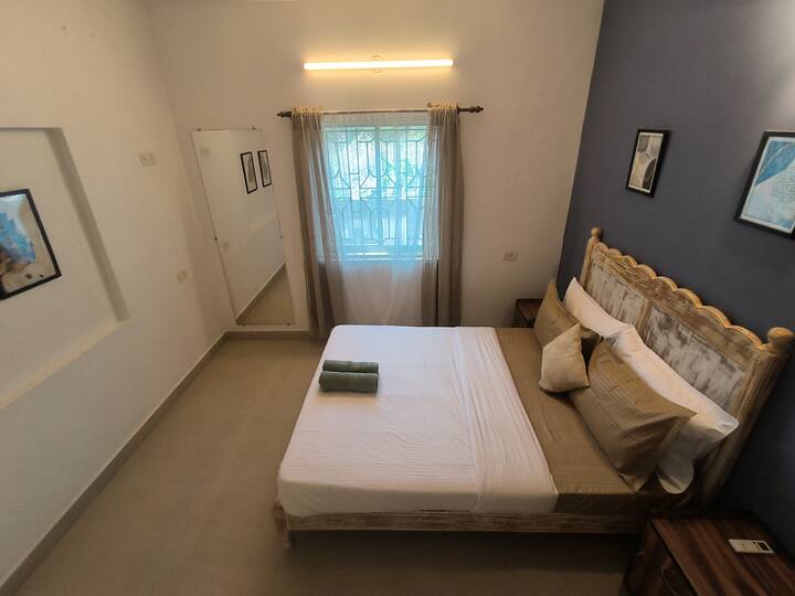 Bedroom 1 image 3