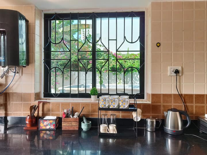 Kitchenette image 2