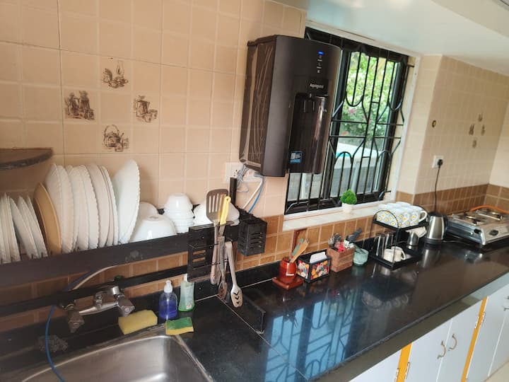 Kitchenette image 3