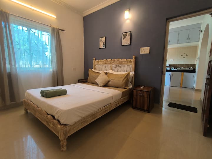 Bedroom 1 image 4