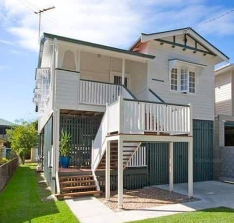 Sandgate Stunner 3Bd 2Bath