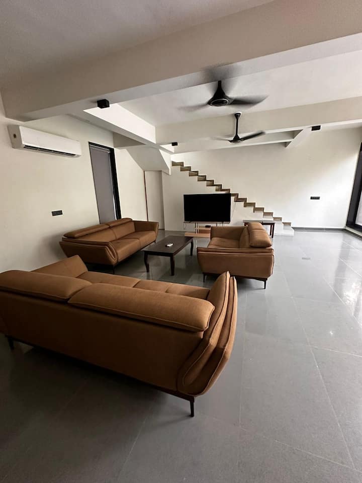 Rajsiya Haven, With A/c & Lush Green Garden - Ahmedabad