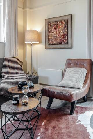 Cozy 2 Bed South Ken /Chelsea/ Knightsbridge + AC* gallery image 3