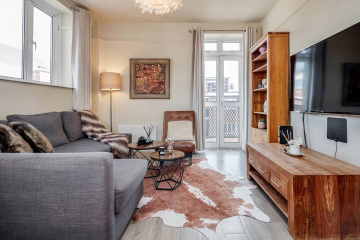 Cozy 2 Bed South Ken /Chelsea/ Knightsbridge + AC* gallery image 2