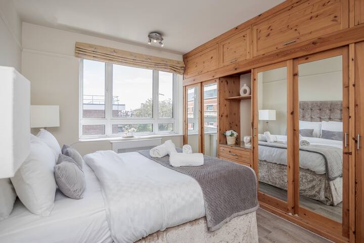 Cozy 2 Bed South Ken /Chelsea/ Knightsbridge + AC* gallery image 4