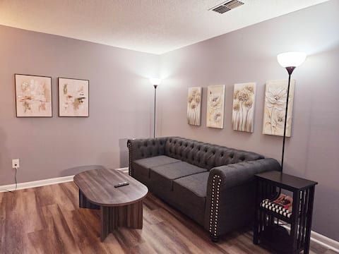 Top Airbnb: Chic 3/2 near Mayo, Stadium 10mi in Sandlewood