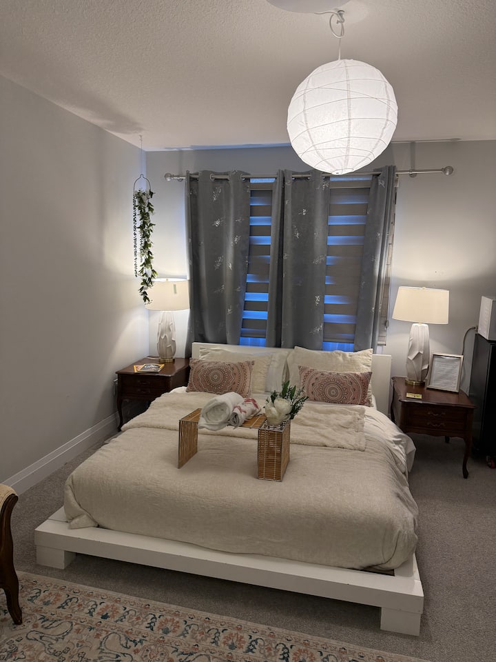 Cozy & Quaint Bedroom - London