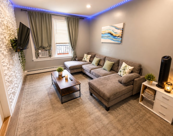 Apt 2 - 5 Min To Ewr  Huge 3bdrm 1bth + Parking - Elizabeth, NJ