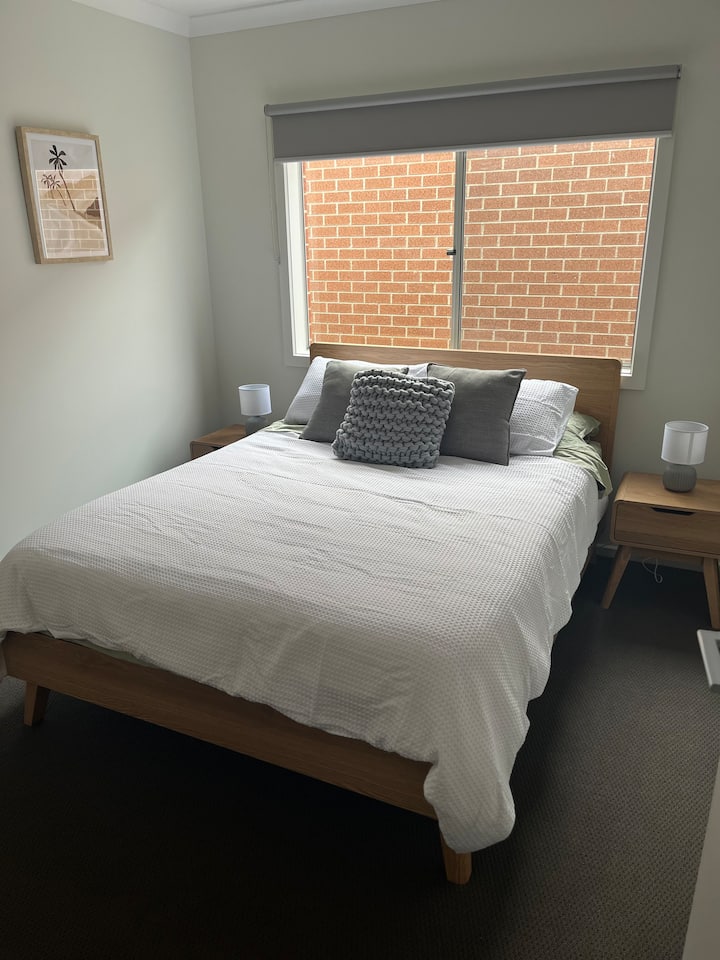 Dhoma e gjumit 2 - Krevat i rehatshëm dopio "Queen" 