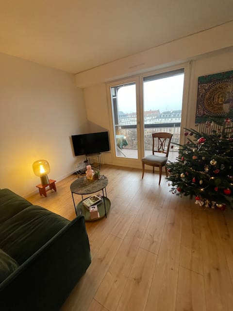 Propriété Airbnb réussie: Halles Centre Balcony Apartment à Tribunal Gare Porte De Schirmeck
