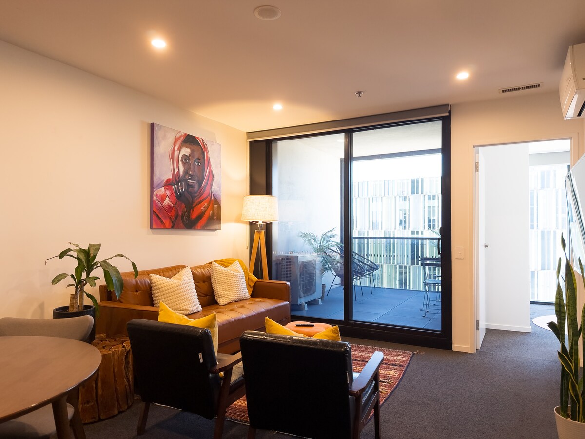 Popular Airbnb listing: Urban Retreat | 2 BED 2 BTH | Parking, Gym, Pool in Phillip