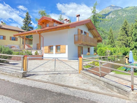 Casa Girasoli, in a quiet area with a beautiful view.