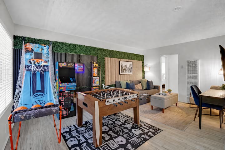 Arcade |2 King Bed|games|1 Mile To Beaches|kitchen - Long Beach, CA
