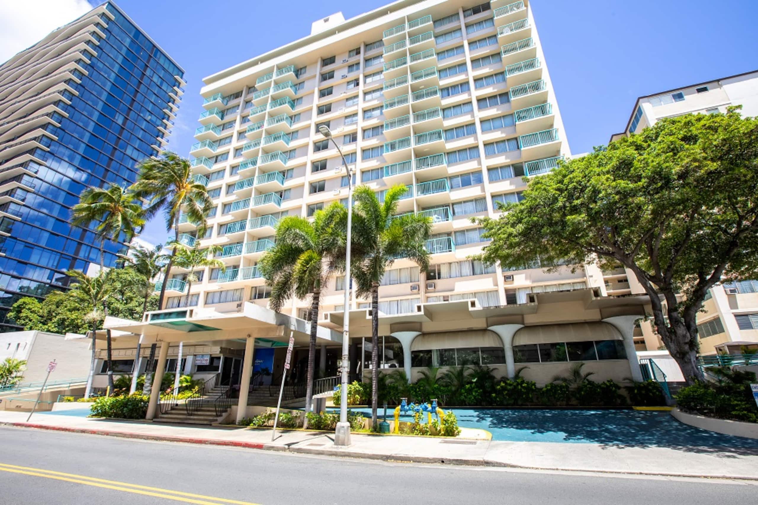 The Island Haven of Modern Comfort in Waikiki - Image 19