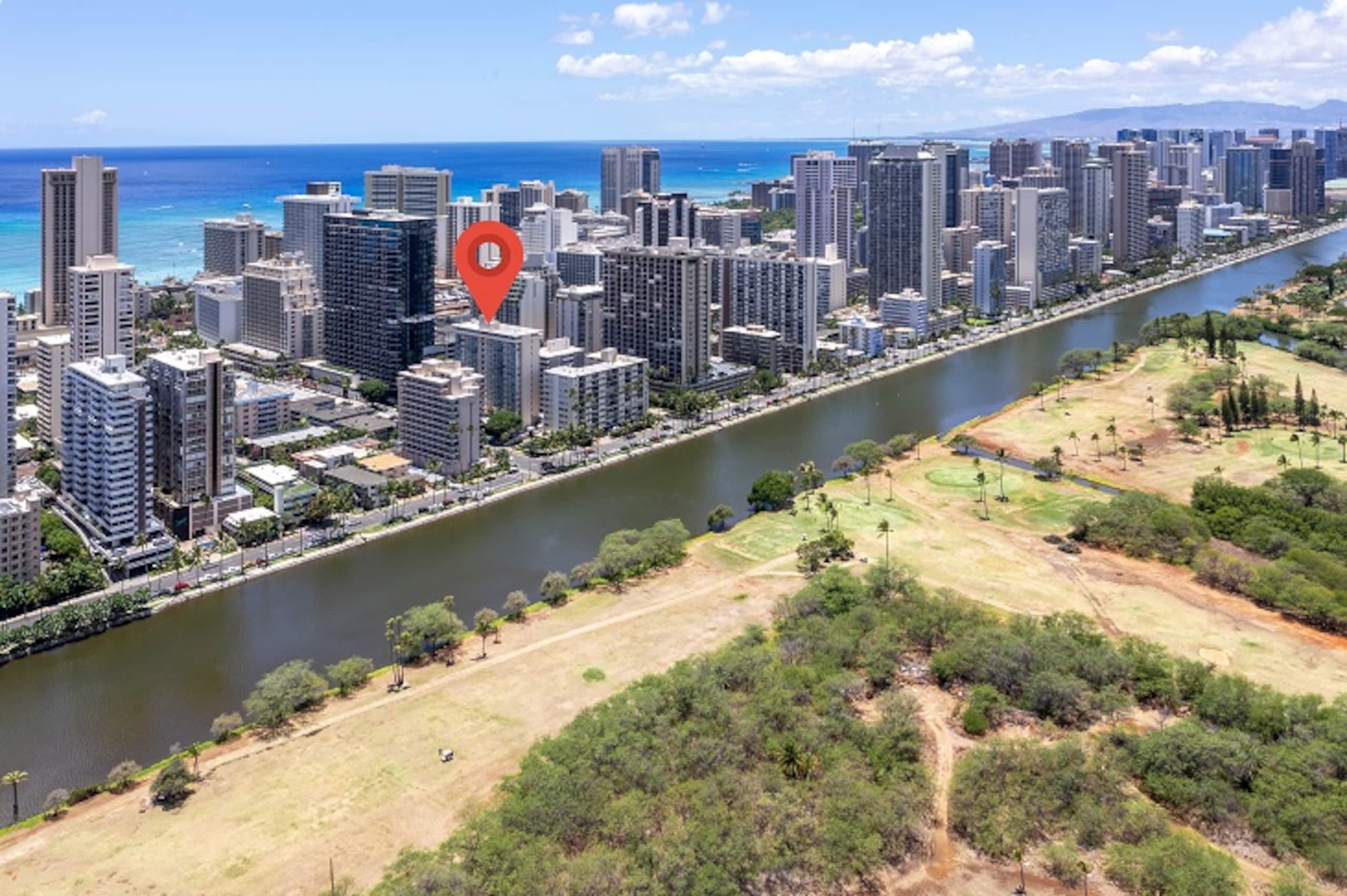 The Island Haven of Modern Comfort in Waikiki - Image 17