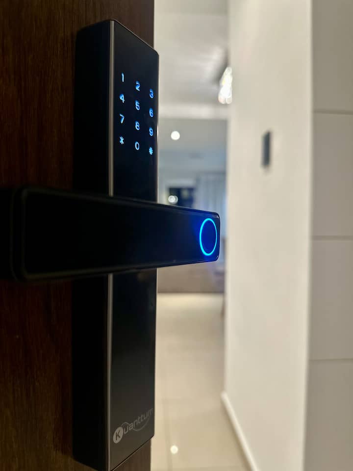 ไม่ต้องกังวลเรื่องกุญแจ 
ล็อคอิเล็กทรอนิกส์ APospit 32 ช่วยให้เช็คอินและเช็คเอาท์ได้ง่าย