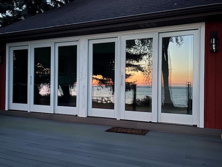 Relax At This Lake Front House - Min. 4 Days. - Youngstown, NY
