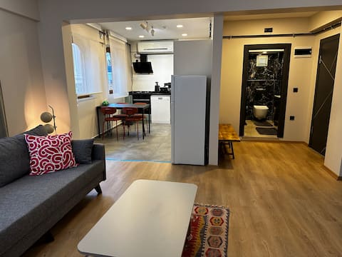 Top performing Airbnb: 1 bedroom apt - Old City view & terrace in Fatih