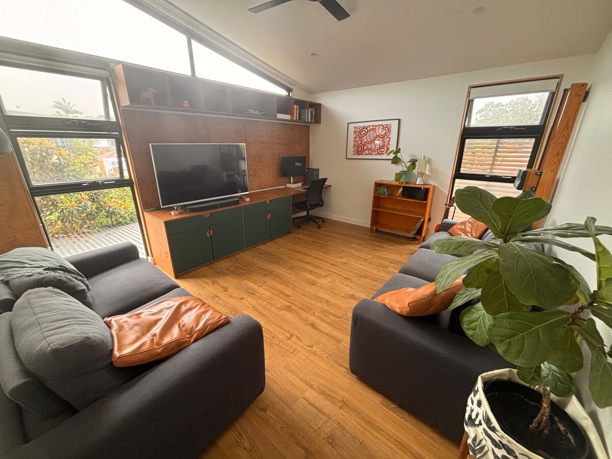 Top performing Airbnb: Modern 3 bedroom house in Marrickville in Marrickville