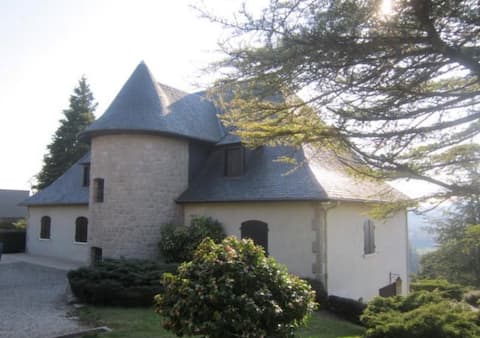 Very large renovated house with character