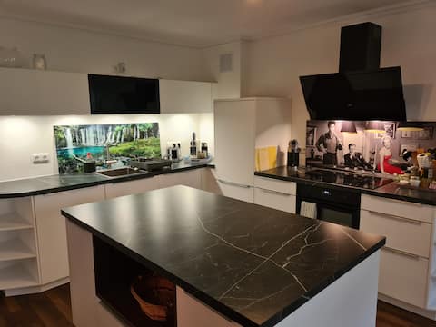 Top Airbnb: idyllic Appartement in zentral munich with balcony in Lehel