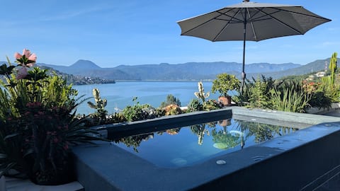 Stylish House and Jacuzzi Spectacular Lake Views