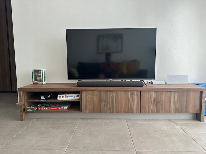 Televisheni ya inchi 52 katika Sebule na baadhi ya michezo